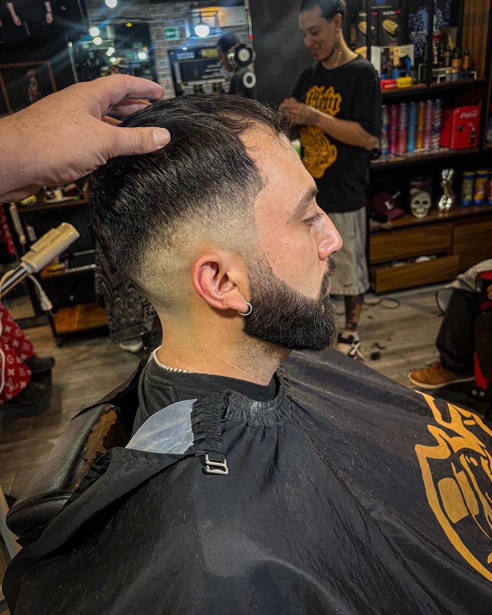 Fade con barba recién hecho